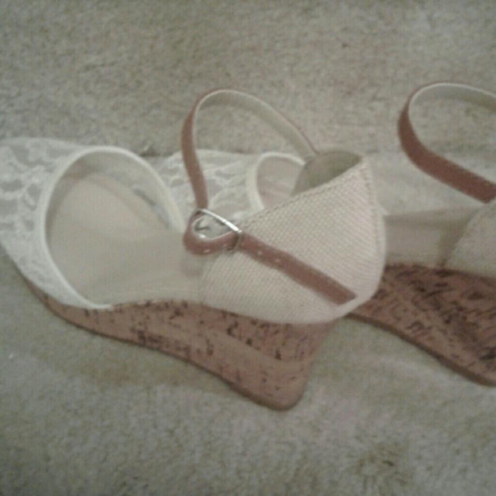Shoes - Picture 3 of 4